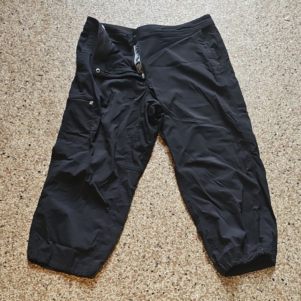 L.L. Bean Black Womens Cargo Crop Cinch Ankle Pants 12 Reg